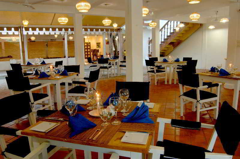 Pigeon Island Beach Resort Nilaveli Restaurant photo
